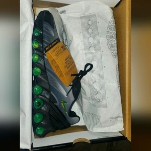 Nike Men's Black and Green Athletic Shoes